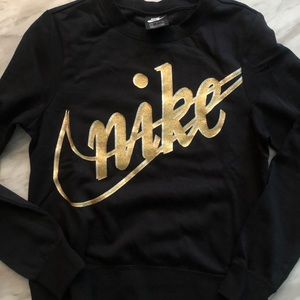 Nike women’s sweatshirt
